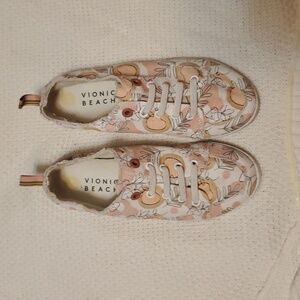 Vionic Beach Canvas Sneakers (Peach) Sz.7.5